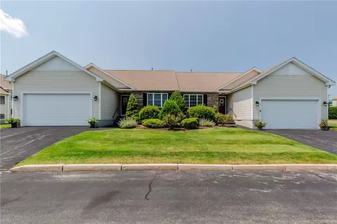 3 Sweet Corn Dr, Cranston, RI 02921