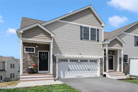 601 Hunting Hill Dr, Cumberland, RI 02864
