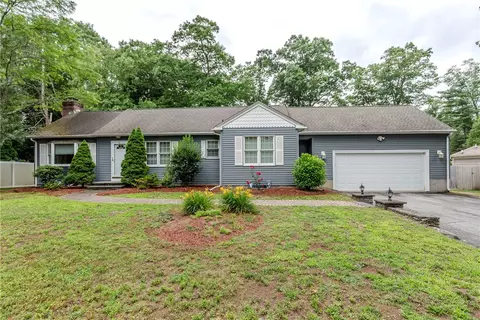 11 Maplecrest Dr, Greenville, RI 02828