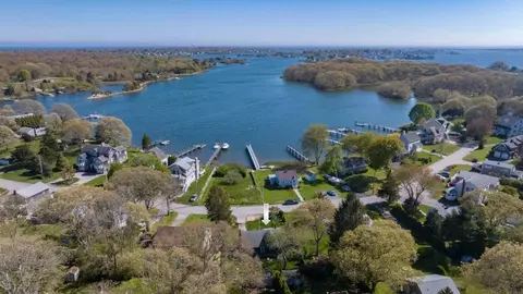 43 Flintstone Rd, Narragansett, RI 02882