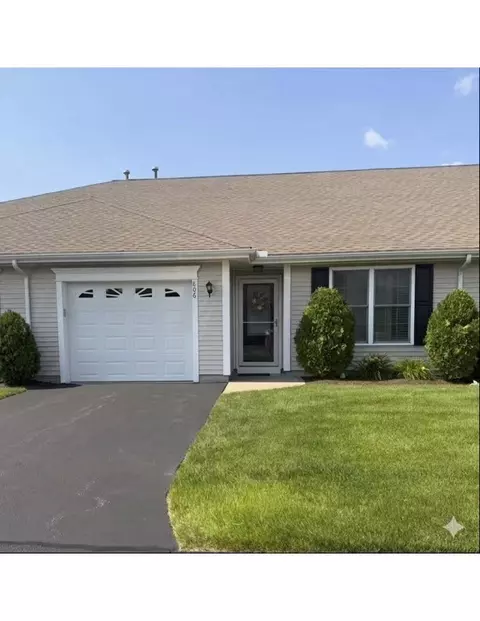 806 Village Green Cir, Coventry, RI 02816