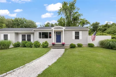 48 Foddering Farm Rd, Narragansett, RI 02882