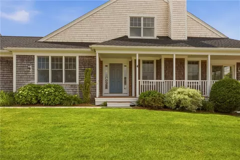 189 Ferry Landing Cir, Portsmouth, RI 02871