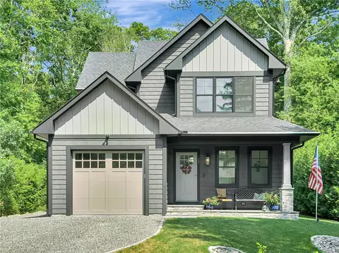 17 Red Feather Trl, South Kingstown, RI 02879