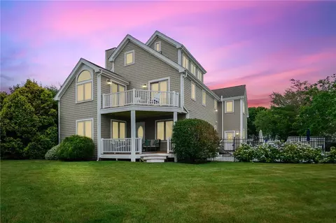 20 Roxbury Rd, Narragansett, RI 02882
