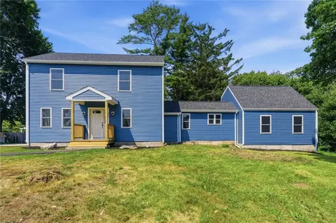 533 Scituate Ave, Cranston, RI 02921