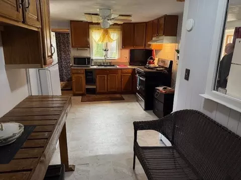 77 Huron St, Warwick, RI 02889 photo 4