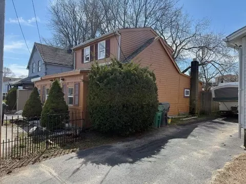 77 Huron St, Warwick, RI 02889 photo 2