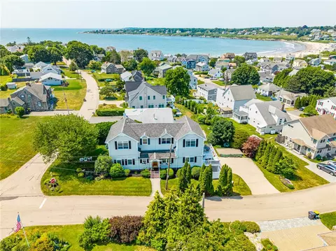 33 Withington Rd, Narragansett, RI 02882