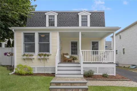28 Wilbur Ave, Newport, RI 02840