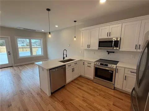 Kitchen - 2907 Post Rd #6, Warwick, RI 02886 photo 4 of 4