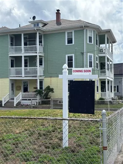 351 Robinson St, Woonsocket, RI 02895
