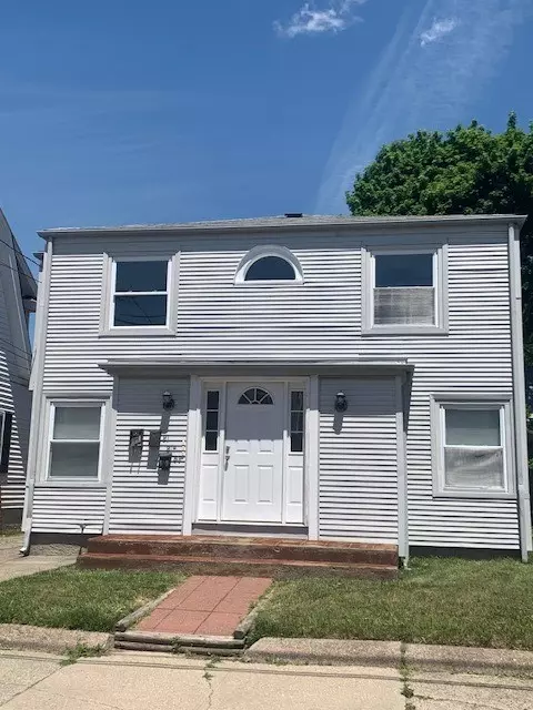 91 Sterling St, Pawtucket, RI 02860