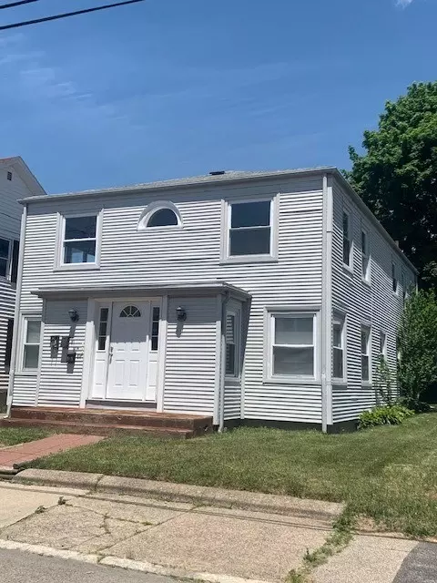 91 Sterling St, Pawtucket, RI 02860