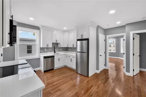 100 Knight St #5, Providence, RI 02909