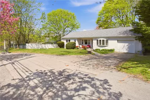 278 Green End Ave, Middletown, RI 02842