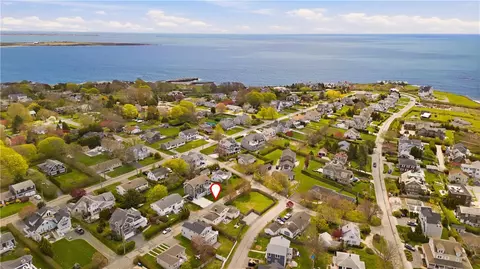 2 Stimpson St, Middletown, RI 02842