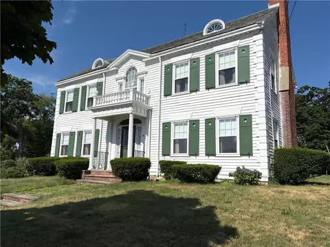36 Underwood Dr, Pawtucket, RI 02860