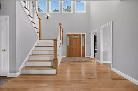 Entry Way - 146 Central St, Acton, MA 01720 photo 3 of 4