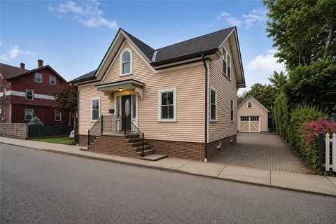 21 Elm St, Newport, RI 02840