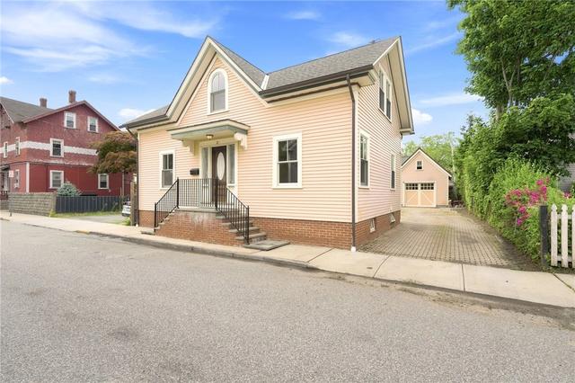 21 Elm St, Newport, RI 02840