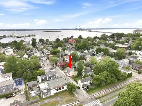 21 Elm St, Newport, RI 02840
