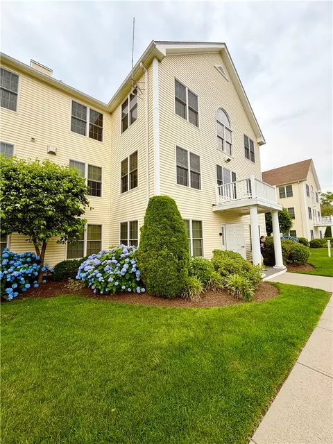 45 Saw Mill Dr #301, North Kingstown, RI 02852
