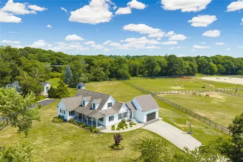 98 George St, Barrington, RI 02806