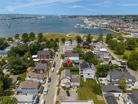 32 Houston Ave, Newport, RI 02840