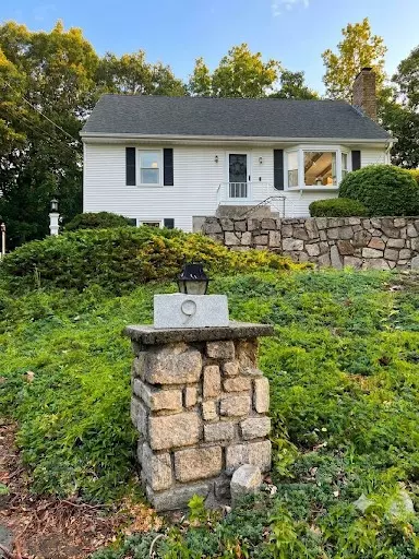 9 Briar Hill Rd, North Providence, RI 02904