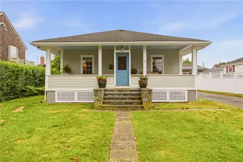 30 Boulevard, Middletown, RI 02842