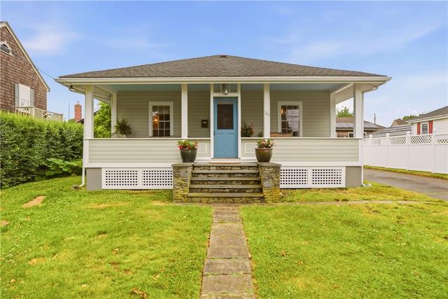 30 Boulevard, Middletown, RI 02842