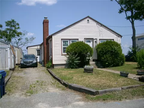 300 Shawomet Ave, Warwick, RI 02889 photo 2