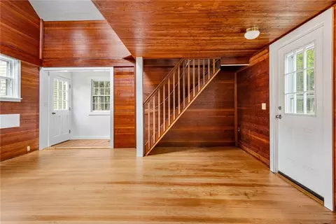 Living - 60 Snell Rd, Little Compton, RI 02837 photo 4 of 5