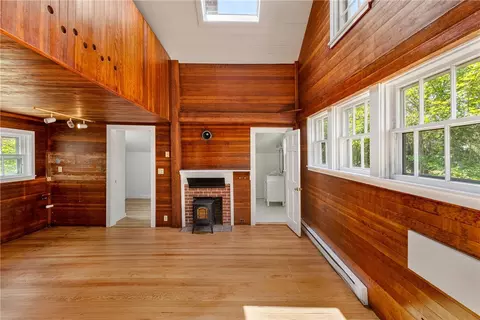 Living - 60 Snell Rd, Little Compton, RI 02837 photo 5 of 5