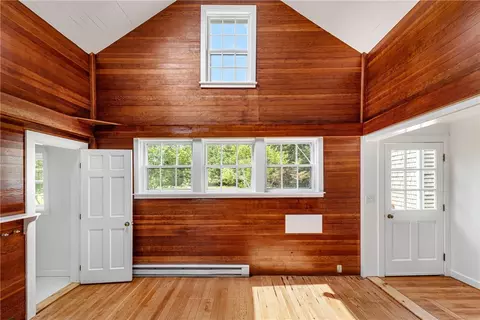 Living - 60 Snell Rd, Little Compton, RI 02837 photo 3 of 5
