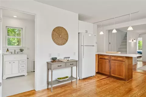 Entry Way - 60 Snell Rd, Little Compton, RI 02837 photo 1 of 2