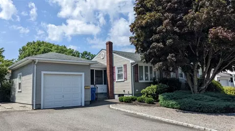 170 Selma St, Cranston, RI 02920