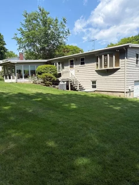 175 Birkshire Dr, Warwick, RI 02886 photo 3