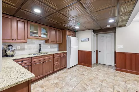 Kitchen - 128 Windmill Dr, South Kingstown, RI 02879 photo 6 of 7