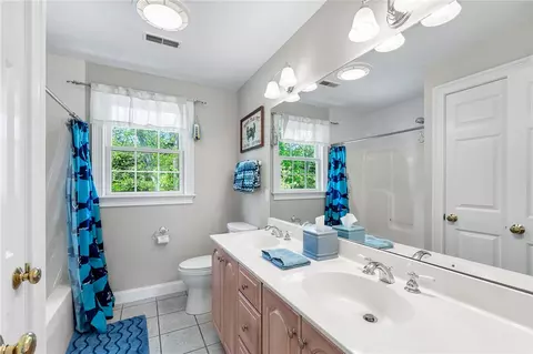 Bath - 128 Windmill Dr, South Kingstown, RI 02879 photo 4 of 5