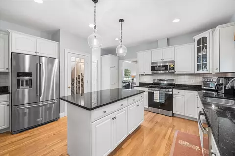 Kitchen - 128 Windmill Dr, South Kingstown, RI 02879 photo 4 of 7