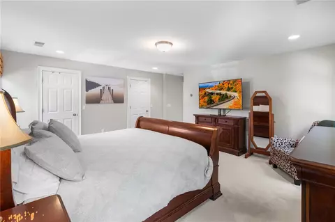 Bedroom - 128 Windmill Dr, South Kingstown, RI 02879 photo 1 of 7