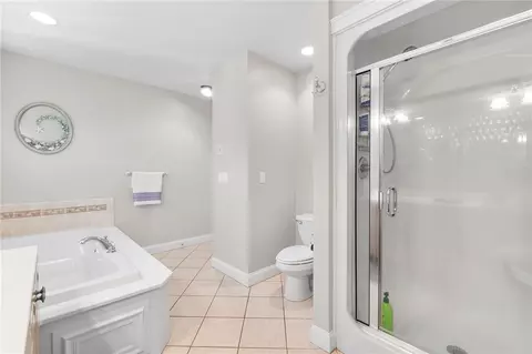 Bath - 128 Windmill Dr, South Kingstown, RI 02879 photo 3 of 5