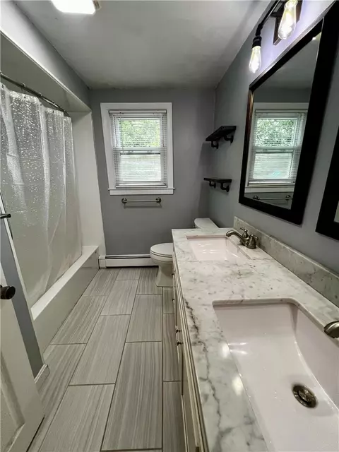 Bath - 426 Arnold Rd, Coventry, RI 02816 photo 1 of 4