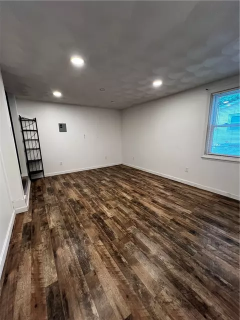 Living - 426 Arnold Rd, Coventry, RI 02816 photo 3 of 4