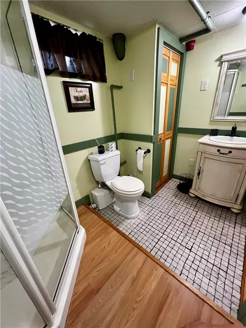 Bath - 426 Arnold Rd, Coventry, RI 02816 photo 4 of 4