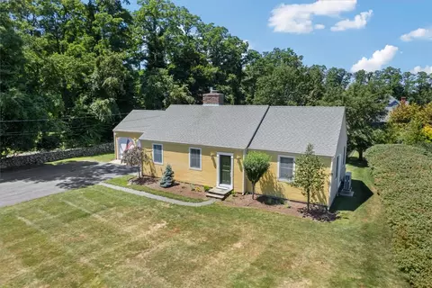 180 Poppasquash Rd, Bristol, RI 02809