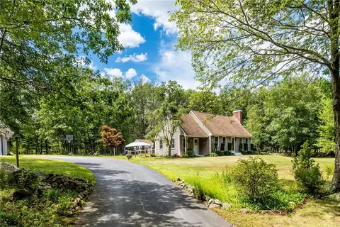 147 Woodville Alton Rd, Hope Valley, RI 02832