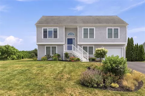 39 Hope Ln, Narragansett, RI 02882